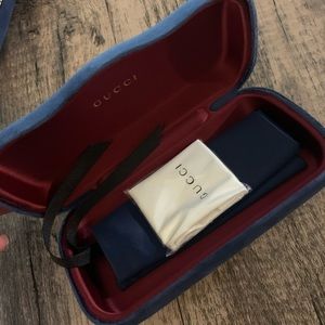 New Gucci sunglasses case with cloth
